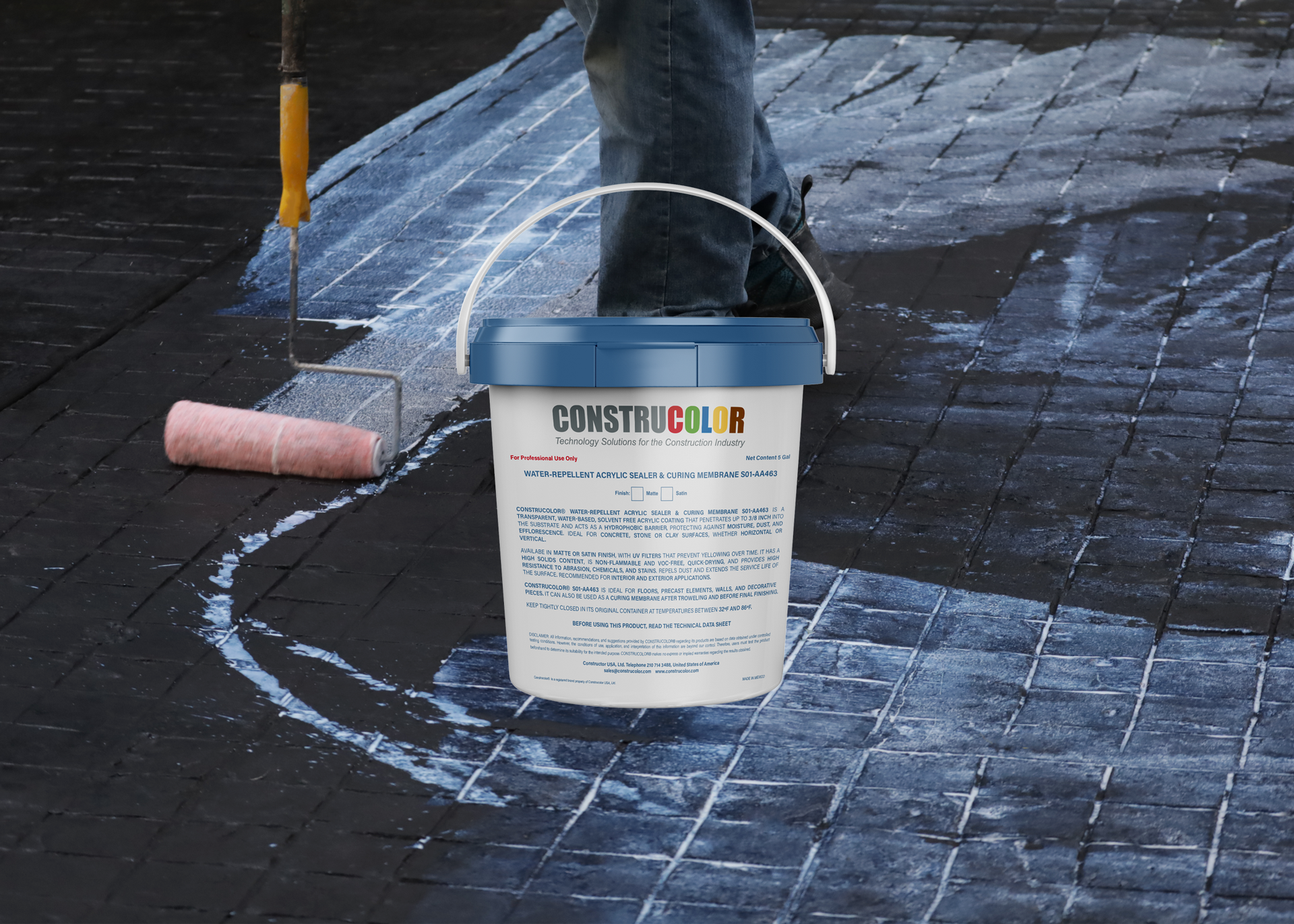 Application of sealer onto concrete surface during finishing process